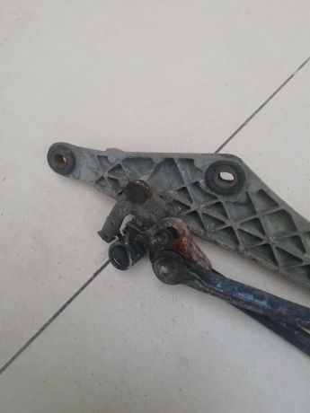 trapeciia-stekloocistitelia-v-sbore-mazda-millenia-rest-art-60726-big-7