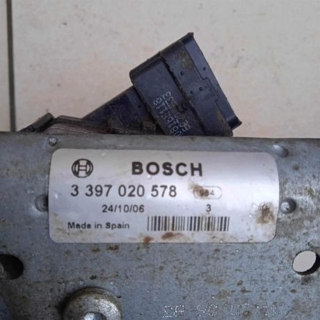 trapeciia-stekloocistitelia-lob-stekla-peugeot-206-art-63243-big-1