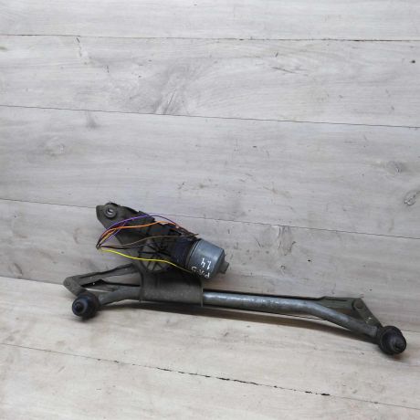 trapeciia-stekloocistitelia-v-sbore-renault-logan-art-64022-big-0