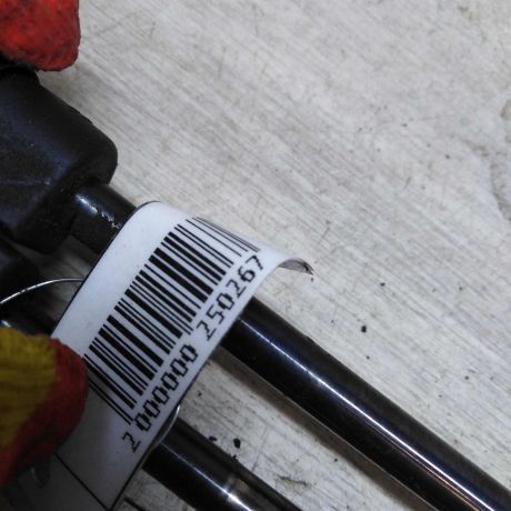 amortizator-kryski-bagaznika-universal-ford-focus-1-art-66653-big-1