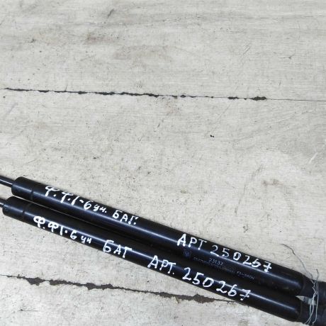 amortizator-kryski-bagaznika-universal-ford-focus-1-art-66653-big-2