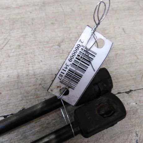 amortizator-kryski-bagaznika-nissan-primera-p11-art-71442-big-1