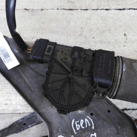 trapeciia-stekloocistitelia-v-sbore-renault-logan-i-art-71544-big-1