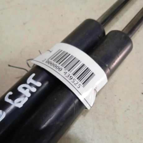 amortizator-kryski-bagaznika-hyundai-getz-art-72226-big-1