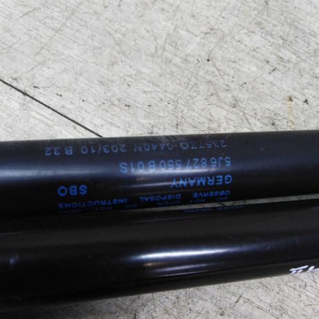 amortizator-kryski-bagaznika-upor-skoda-fabia-ii-restailing-art-80117-big-3