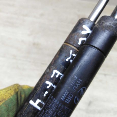 amortizator-kryski-bagaznika-upor-hyundai-sonata-4-ef-art-83238-big-1