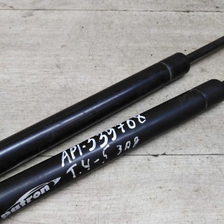 amortizator-kryski-bagaznika-volkswagen-transporter-t4-art-84451-big-1