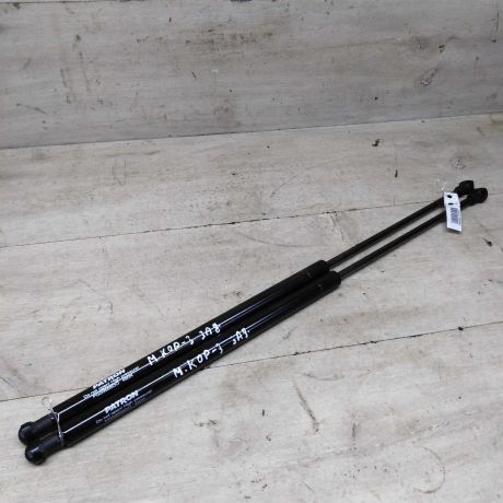 amortizator-kryski-bagaznika-upor-liftbek-mitsubishi-carisma-i-art-85149-big-0