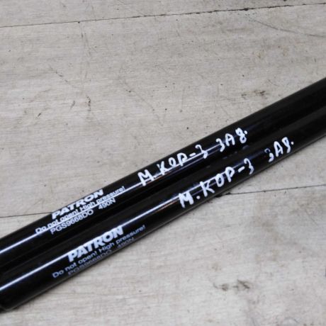 amortizator-kryski-bagaznika-upor-liftbek-mitsubishi-carisma-i-art-85149-big-2