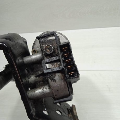 trapeciia-stekloocistitelia-v-sbore-audi-80-b4-art-85787-big-1