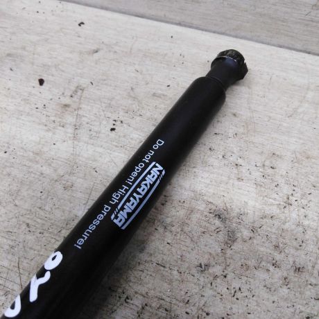 amortizator-kryski-bagaznika-upor-fiat-brava-art-91037-big-1