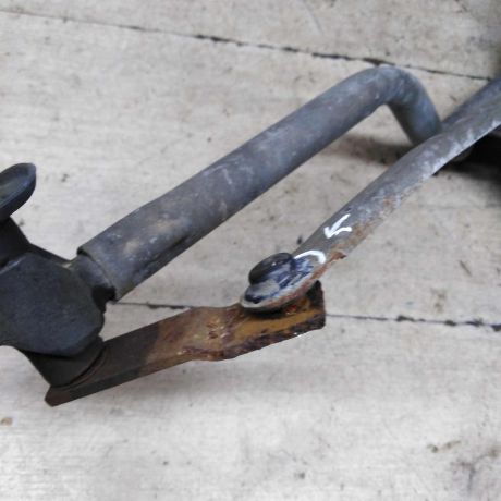 trapeciia-stekloocistitelia-lobovogo-stekla-v-sbore-s-motorcikom-renault-clio-ii-art-91853-big-5