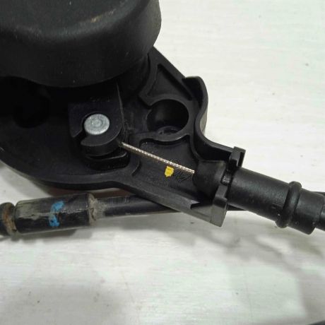 tros-kapota-rucka-otkryvaniia-hyundai-ix35-i-art-93272-big-1