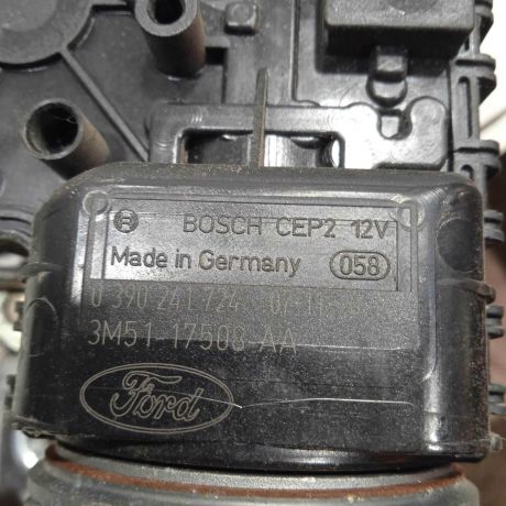 trapeciia-stekloocistitelia-v-sbore-ford-c-max-art-93934-big-3