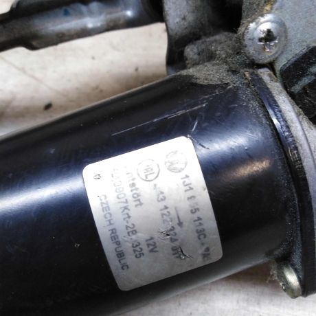 trapeciia-stekloocistitelia-lobovogo-stekla-v-sbore-skoda-octavia-i-a4-art-98629-big-1