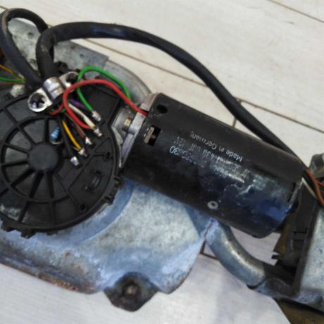 trapecii-stekloocistitelia-lobovogo-stekla-v-sbore-s-motorcikom-ford-galaxy-defekt-na-foto-art-100444-big-2