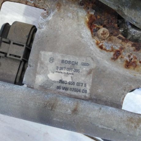 trapecii-stekloocistitelia-lobovogo-stekla-v-sbore-s-motorcikom-ford-galaxy-defekt-na-foto-art-100444-big-7