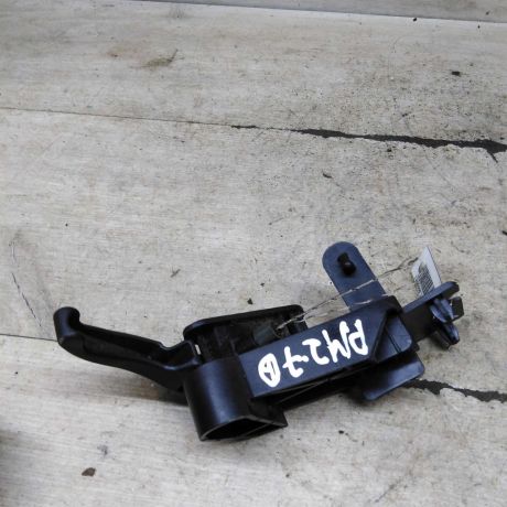 rucka-trosa-otkrytiia-kapota-renault-megane-ii-art-102078-big-3