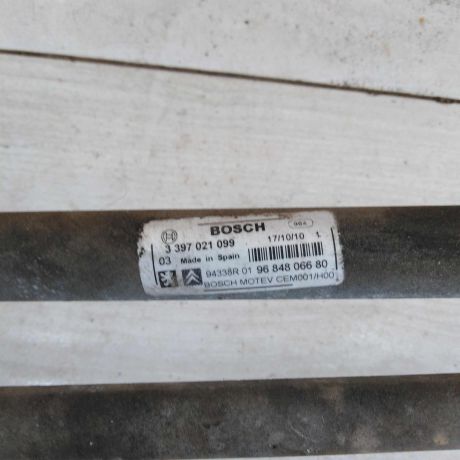 trapeciia-stekloocistitelia-lobovogo-stekla-v-sbore-s-motorcikom-peugeot-308-i-art-102521-big-3