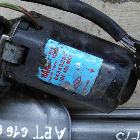 trapeciia-stekloocistitelia-renault-logan-i-art-103461-big-4