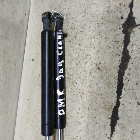 amortizator-kryski-bagaznika-upor-renault-megane-i-art-104314-big-1