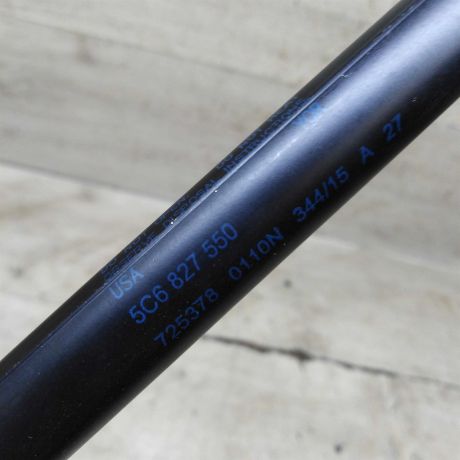 amortizator-kryski-bagaznika-upor-volkswagen-jetta-vi-art-105258-big-1