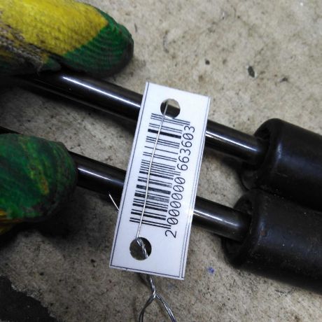 amortizator-kryski-bagaznika-renault-megane-ii-art-106277-big-1