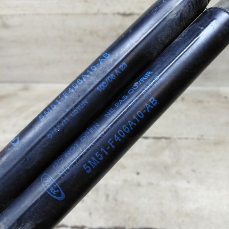 amortizator-kryski-bagaznika-upor-ford-focus-2-sedan-art-106432-big-3