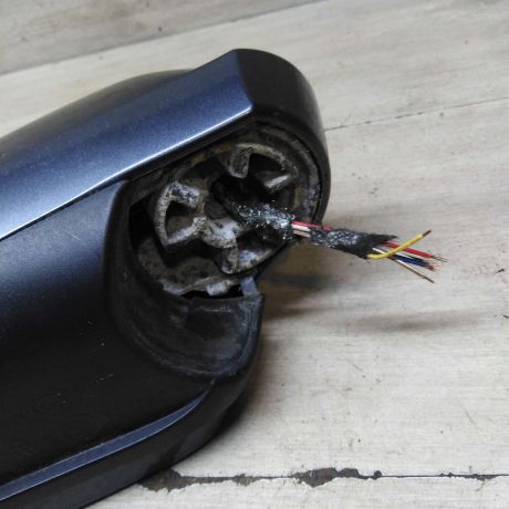 zerkalo-naruznoe-pravoe-defekt-skoda-octavia-a5-rest-art-108237-big-1