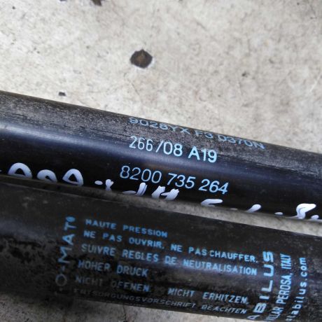 amortizator-kryski-bagaznika-upor-renault-sandero-i-art-108484-big-3