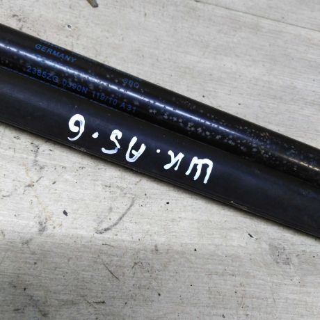 amortizator-kryski-bagaznika-upor-skoda-octavia-a5-art-109141-big-2