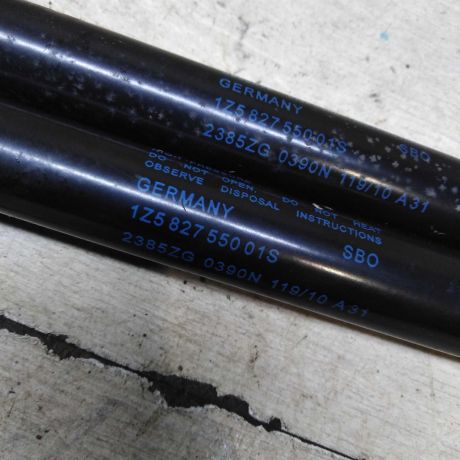 amortizator-kryski-bagaznika-upor-skoda-octavia-a5-art-109141-big-1