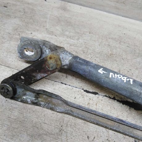 trapeciia-stekloocistitelia-lobovogo-stekla-defekt-audi-a6-c5-art-109777-big-4