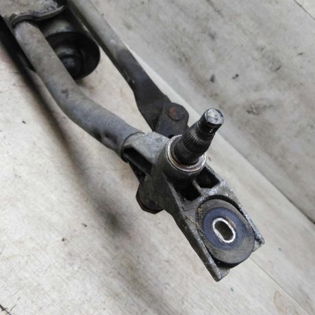 trapeciia-stekloocistitelia-lobovogo-stekla-defekt-audi-a6-c5-art-109777-big-8