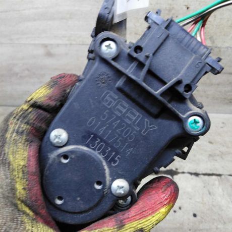 pedal-gaza-geely-emgrand-ec7-art-111062-big-2