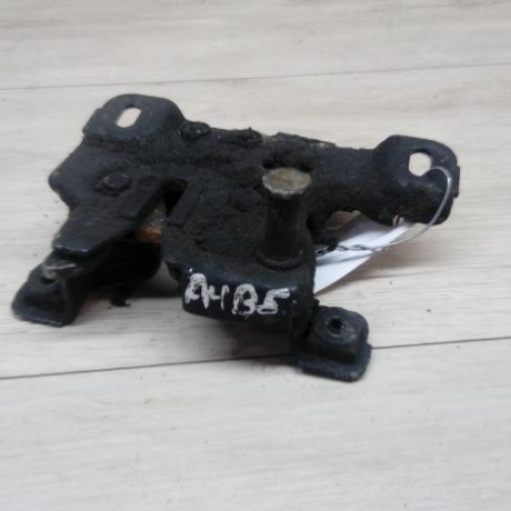 zamok-kapota-audi-a4-b5-art-11425-big-1