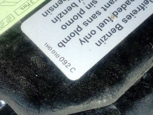 liucok-benzobaka-audi-liuk-benzobaka-liucok-a6s5-olroud-02g-universal-cernogo-cveta-art-12099-big-3