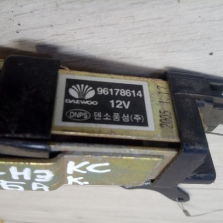 elektromagnitnyi-klapan-zamka-zamok-bagaznika-daewoo-nexia-2005-g-art-12361-big-1