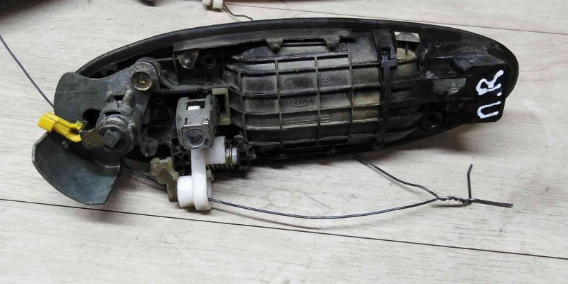 rucka-naruznaia-otkryvaniia-dveri-kia-magentis-ii-art-14111-big-2