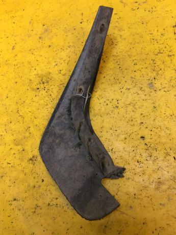 bryzgovik-perednii-pravyi-kia-spectra-ii-art-14441-big-1