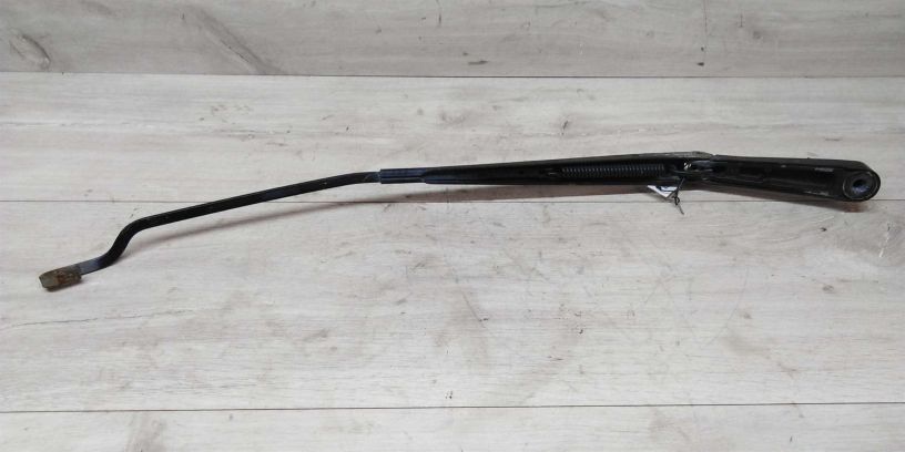 povodok-dvornika-pravyi-ford-focus-i-art-14704-big-0