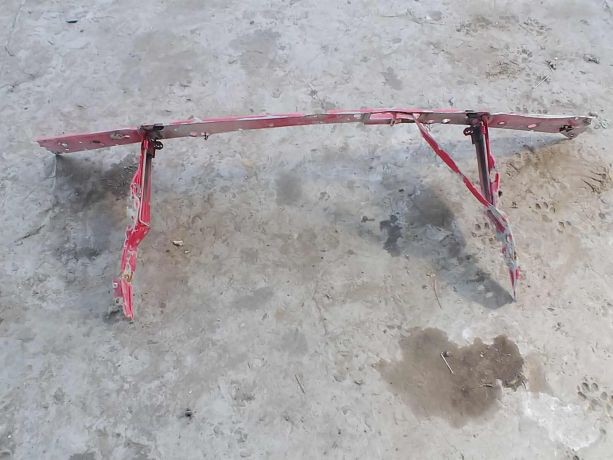 panel-peredniaia-audi-100-c3-krasnogo-cveta-art-15852-big-0