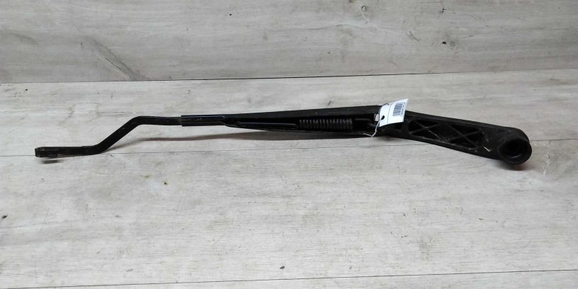 povodok-dvornika-levyi-hyundai-solaris-art-16952-big-0