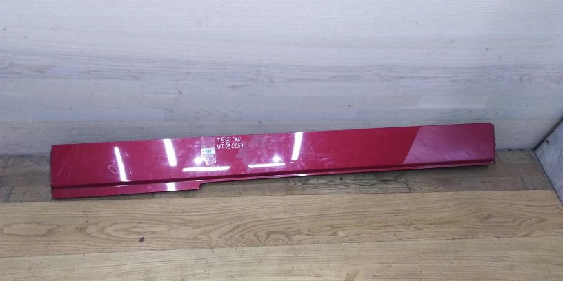 nakladka-napravliaiushhei-pravoi-sdviznoi-dveri-volkswagen-transporter-t5-art-17121-big-0