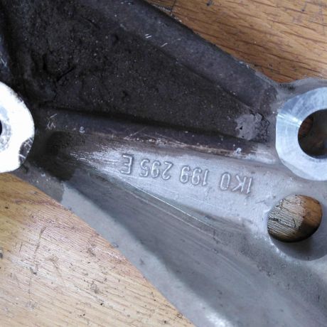 kronstein-levyi-perednei-balki-skoda-octavia-a5-art-17377-big-1