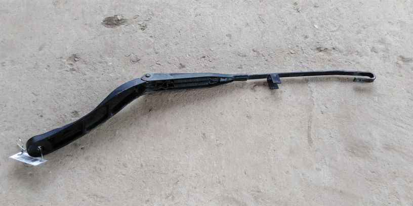 povodok-dvornika-levyi-audi-a8-d2-art-18624-big-0