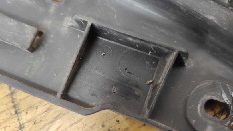 kronstein-kryla-zadnii-pravyi-volkswagen-touareg-art-20017-big-2