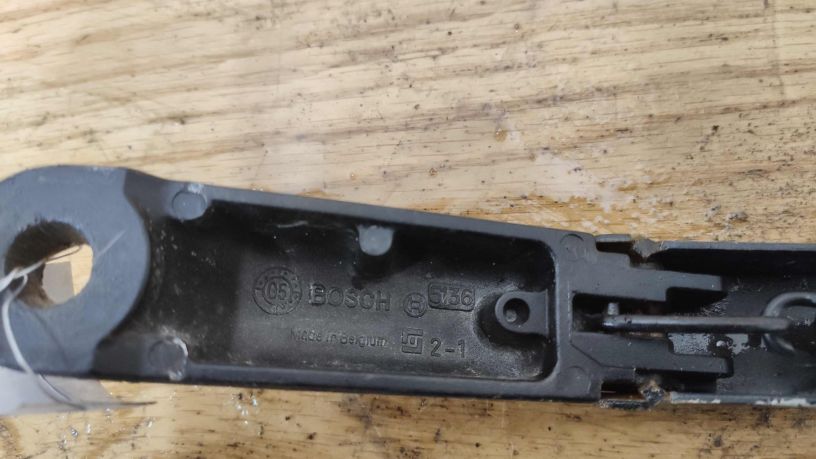 povodok-dvornika-levyi-volkswagen-touareg-art-20443-big-1