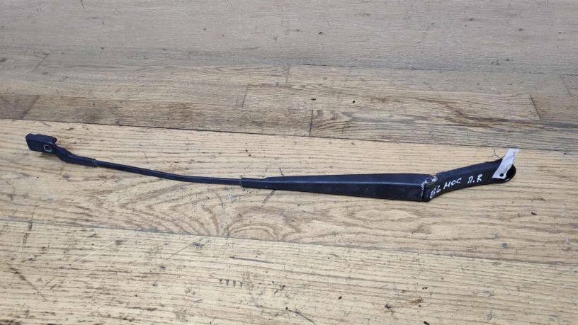 povodok-dvornika-pravyi-volkswagen-passat-b6-art-20837-big-0