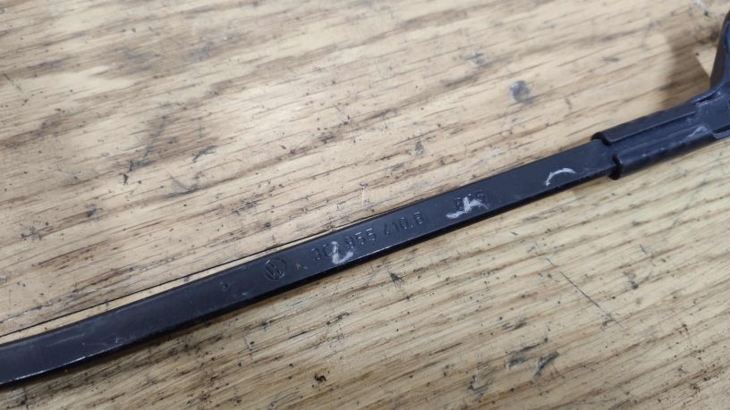 povodok-dvornika-pravyi-volkswagen-passat-b6-art-20837-big-1